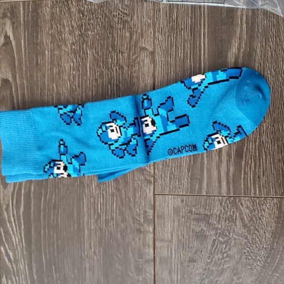 8 pairs of socks - Brand New - Super Mario, Play Station, Mega Man & Marvel - Picture 4 of 9